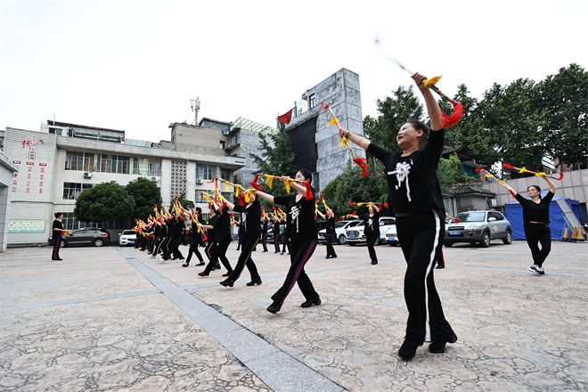 龙舟逐日汉江上 文化惠民美安康_fororder_微信图片_20220601220400